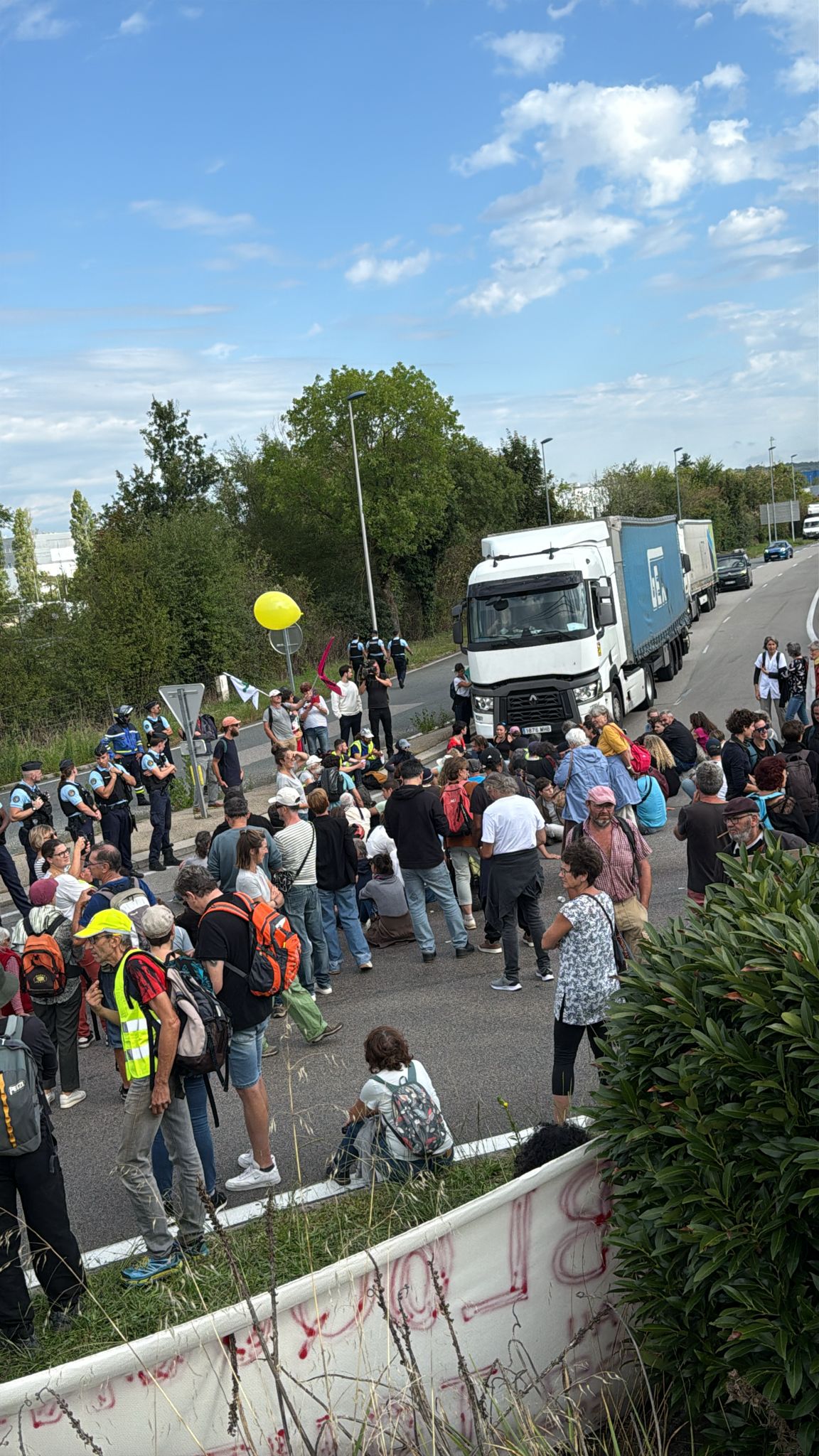 WhatsApp Image 2025-09-10 à 10.46.03_d8588f5e.jpg (444 KB)