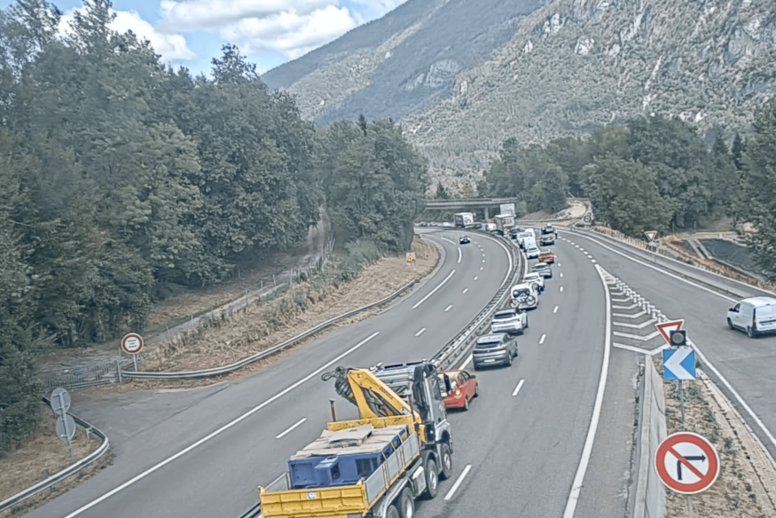 Grosse perturbation sur l'A43 en direction de Chambéry suite à un feu de poids lourd